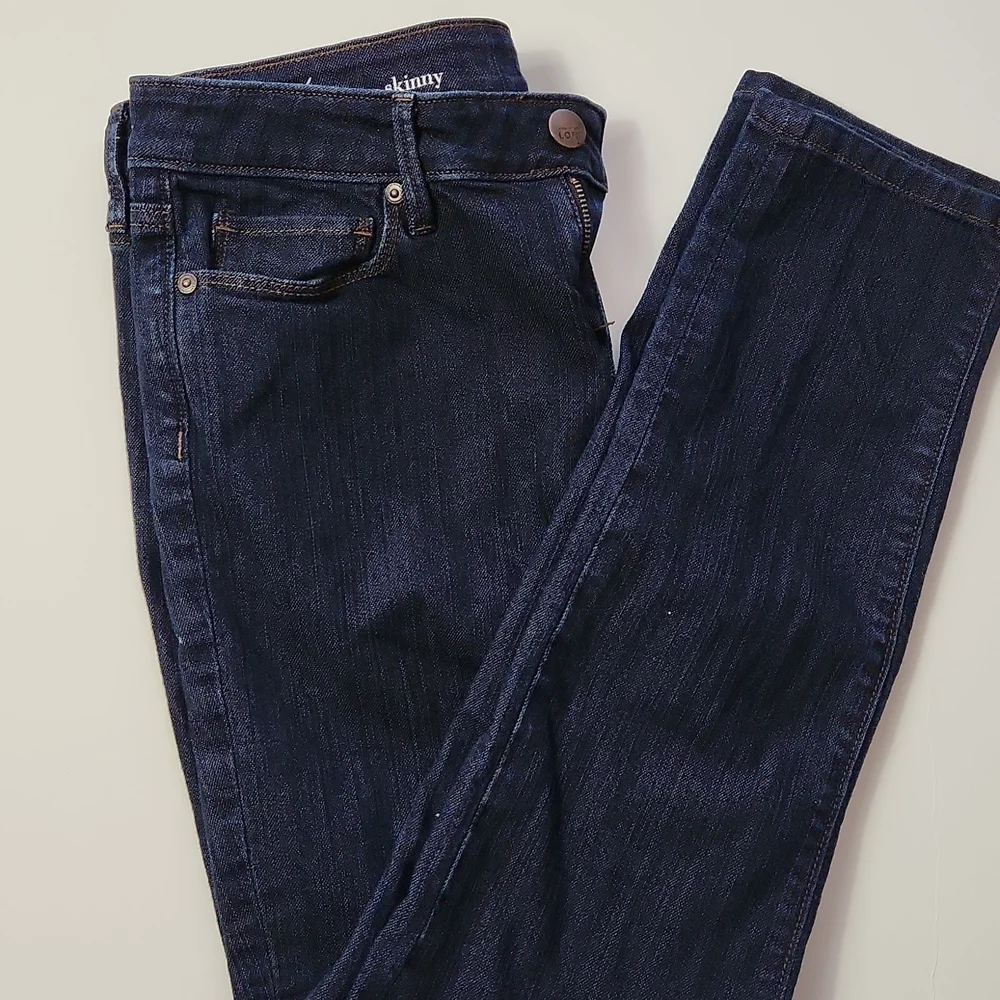 Ann Taylor Loft, Women's Jeans, wash dark blue denim, slim legs, Sz 4 - Picture 3 of 7